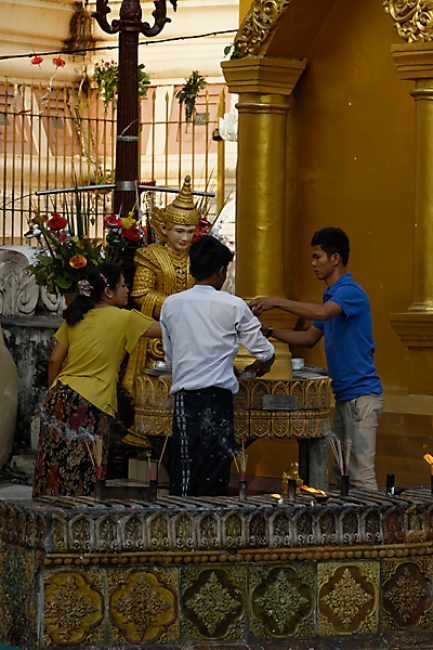 Yangon-Shwedagon-029