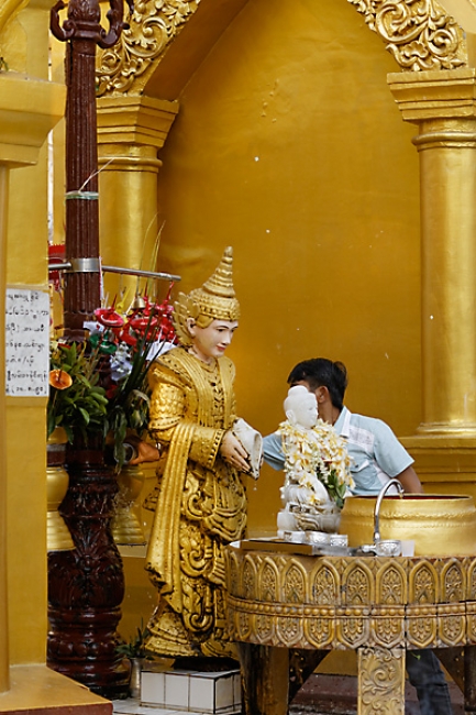 Yangon-Shwedagon-033
