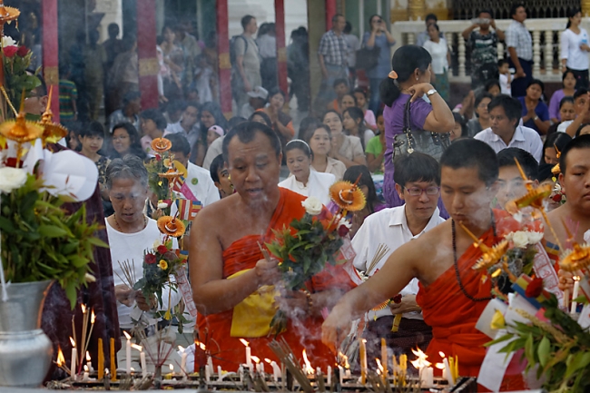 Yangon-Shwedagon-200