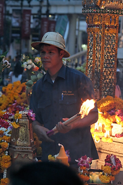 04-Bangkok-Erawan-Shrine-029