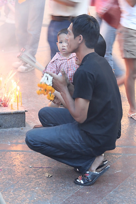 04-Bangkok-Erawan-Shrine-033